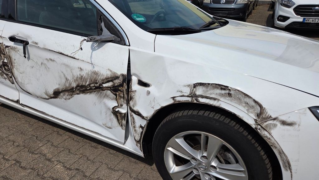 نمای دیگر Opel Insignia 2.0 GS Automat LED HUD Navi Kamera