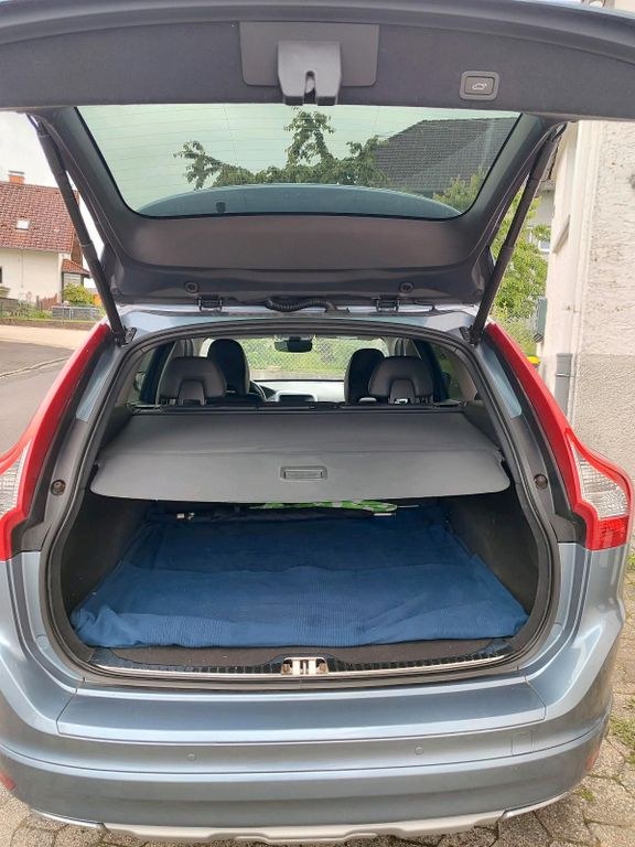 نمای دیگر ولوو XC 60 D5 سوموم