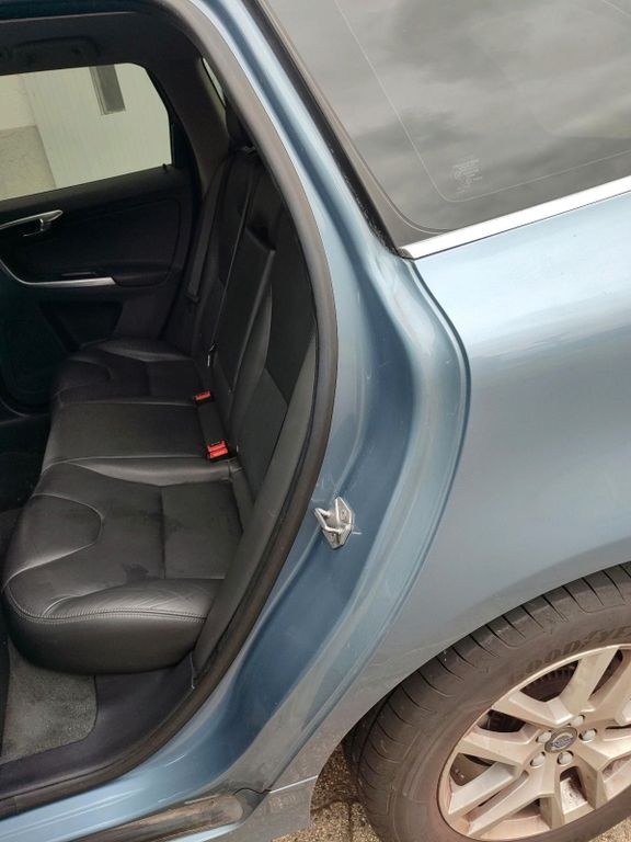 نمای دیگر ولوو XC 60 D5 سوموم