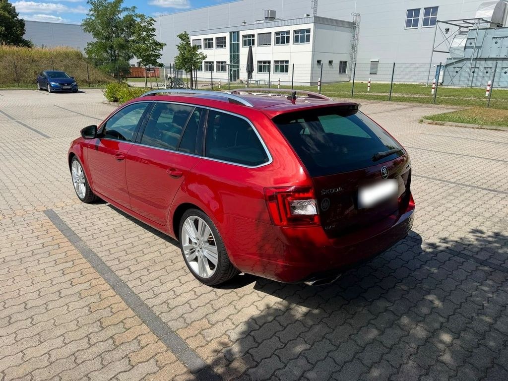 نمای دیگر اشکودا اکتاویا RS 2.0 TDI DSG 4x4 RS کومبی