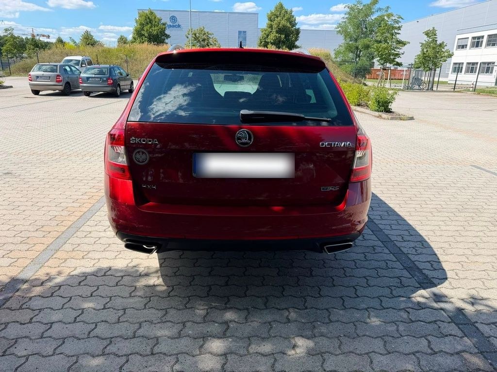 نمای دیگر اشکودا اکتاویا RS 2.0 TDI DSG 4x4 RS کومبی