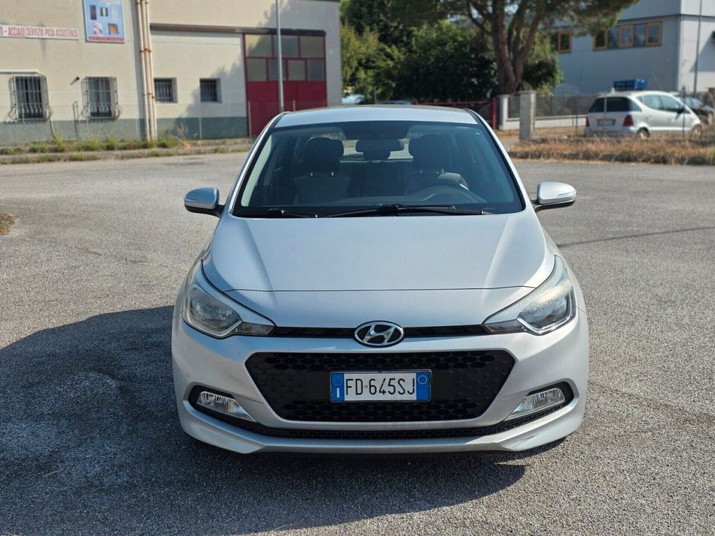 نمای دیگر هیوندای i20 1.2 GPL 2016