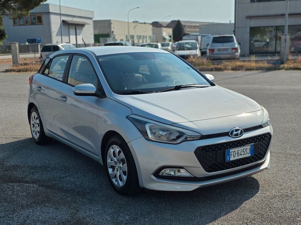 نمای دیگر هیوندای i20 1.2 GPL 2016