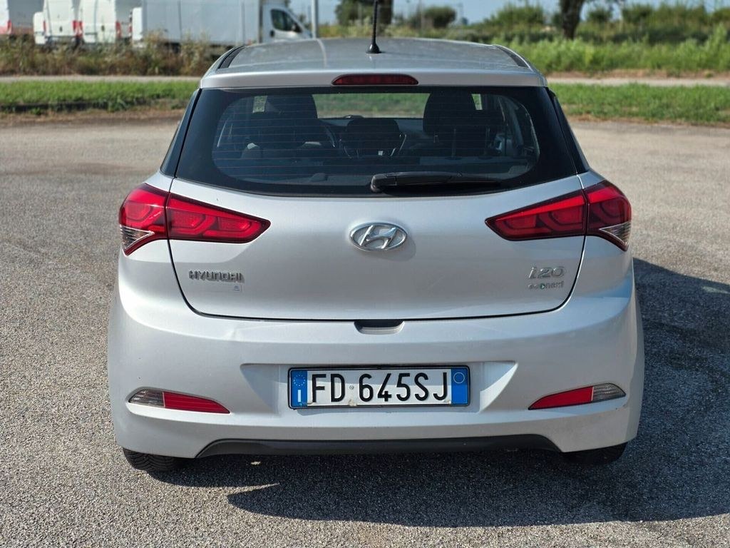 نمای دیگر هیوندای i20 1.2 GPL 2016