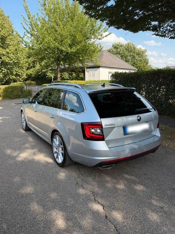 نمای دیگر اشکودا اکتاویا 3 RS 2.0TDI فیسلیفت ۱ دست