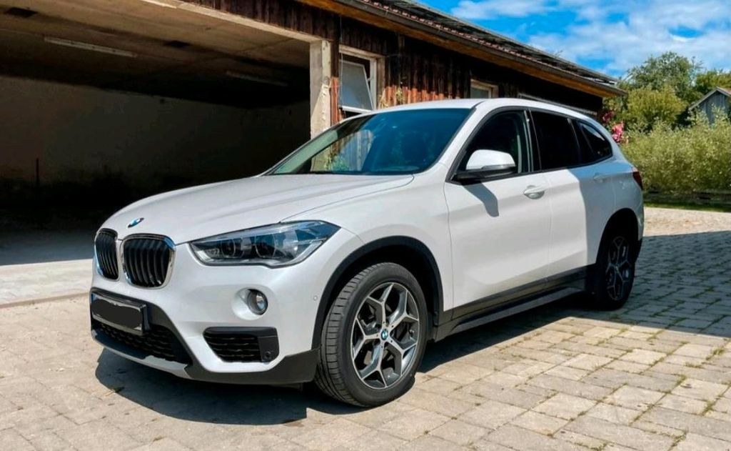 نمای دیگر بی ام و X1 sDrive 18i اتوماتیک 101t Km شک...