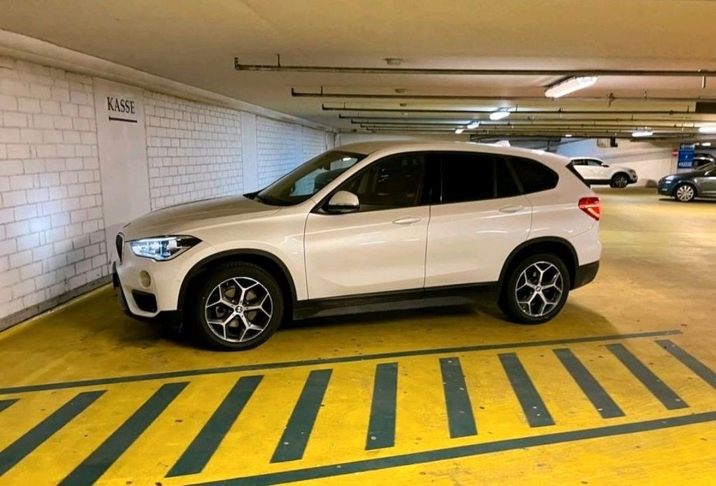 نمای دیگر بی ام و X1 sDrive 18i اتوماتیک 101t Km شک...