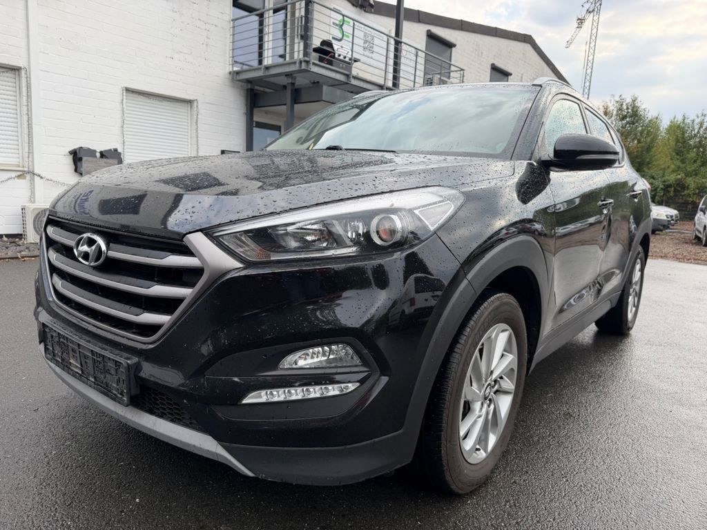 نمای دیگر هیوندای توسان ادونتیج 4WD ناوی دوربین Euro 6