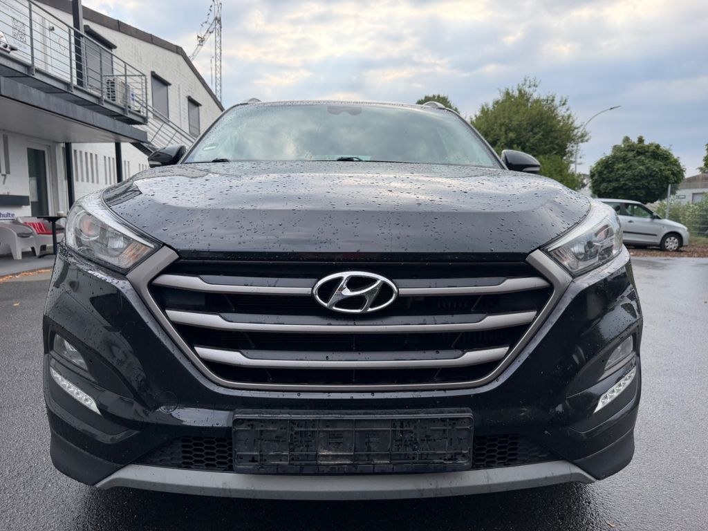 نمای دیگر هیوندای توسان ادونتیج 4WD ناوی دوربین Euro 6
