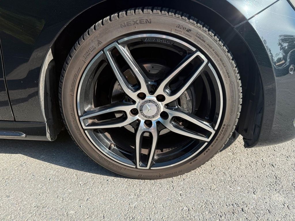 نمای دیگر مرسدس بنز A180 AMG ادیشن