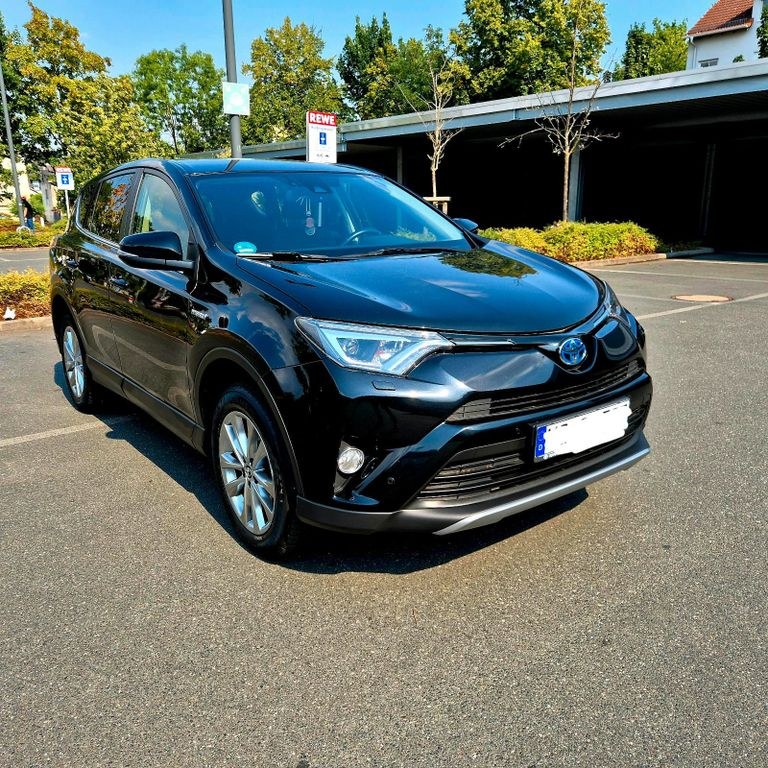 نمای دیگر تویوتا راو۴ 2.5 هیبرید 4x4 اتوماتیک