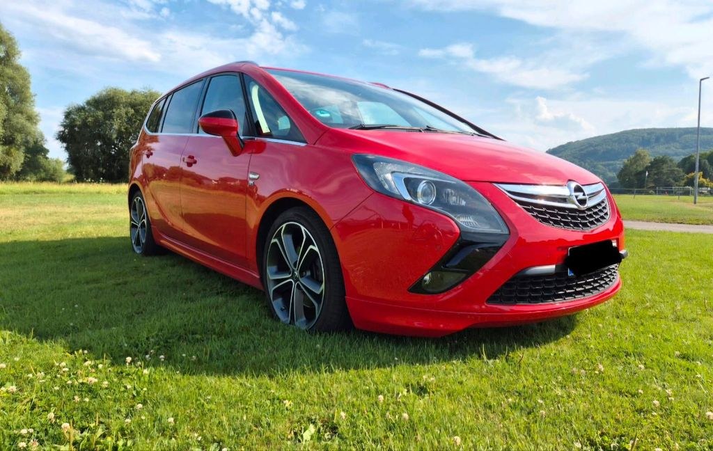 نمای دیگر اوپل زافیرا C تورر 2.0l OPC لاین