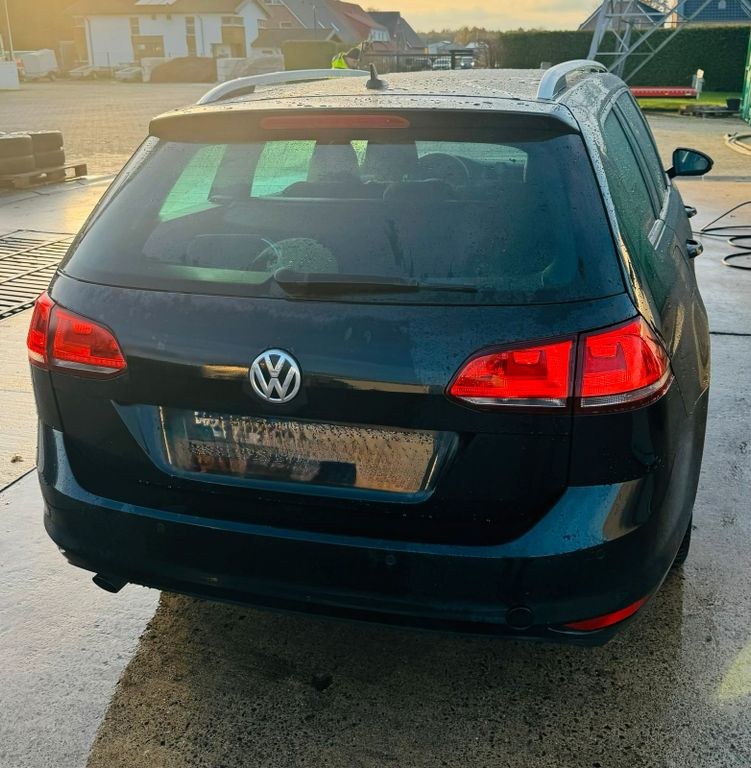 نمای دیگر فولکس واگن گلف واریانت 1,6l دیزل DSG اتوماتیک