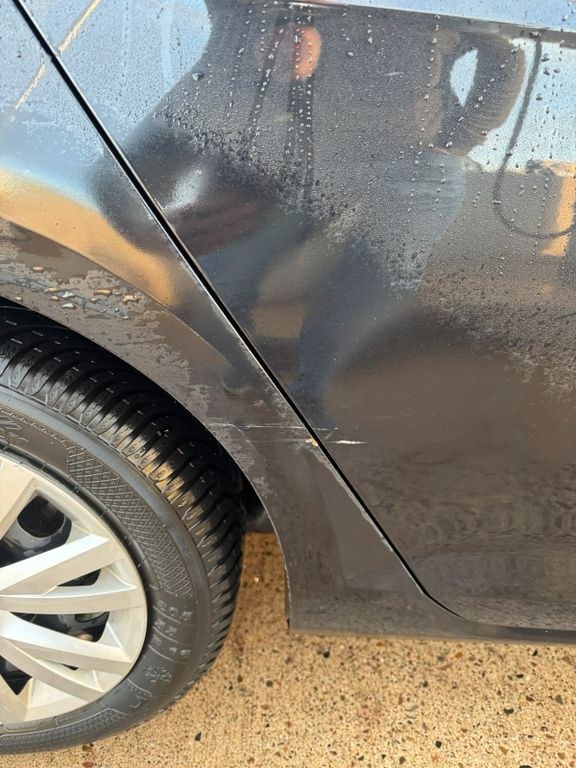 نمای دیگر فولکس واگن گلف واریانت 1,6l دیزل DSG اتوماتیک