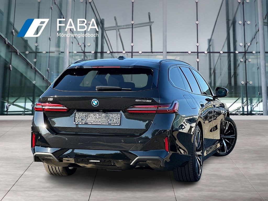 نمای دیگر بی ام و i5 eDrive40 تورینگ M Sport Pro هدآپ DAB