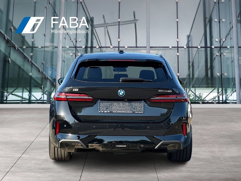 نمای دیگر بی ام و i5 eDrive40 تورینگ M Sport Pro هدآپ DAB