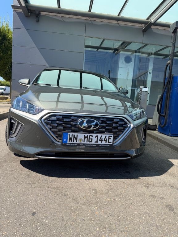 نمای دیگر هیوندای آیونیک 1.6l GDi پلاگین هیبرید -