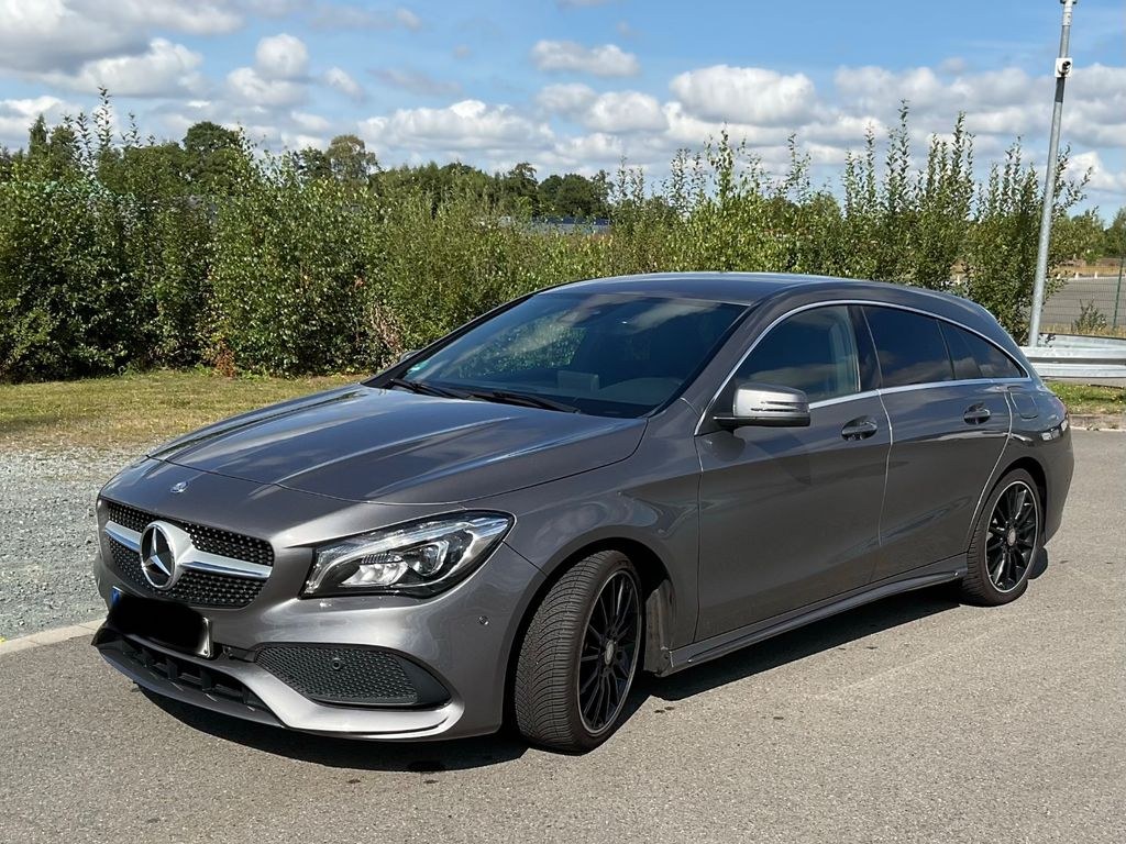 نمای دیگر مرسدس بنز AMG-لاین، جداشدنی AHK، درب عقب الکتریکی