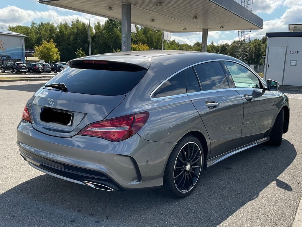 نمای دیگر مرسدس بنز AMG-لاین، جداشدنی AHK، درب عقب الکتریکی