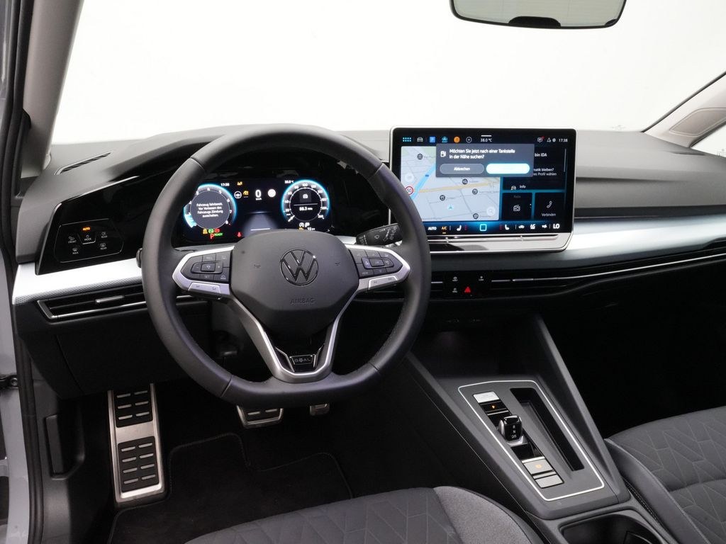 نمای دیگر فولکس واگن گلف 8 واریانت گول DSG AHK ACC KAM 360° NAVI