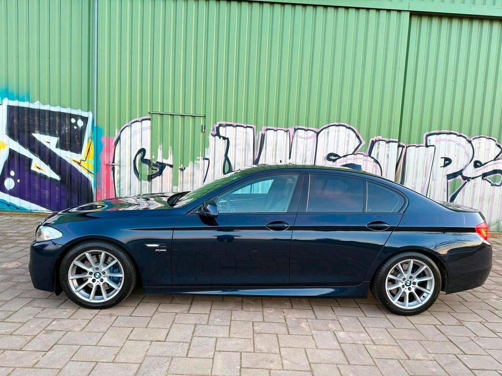 نمای دیگر بی ام و 530d xdrive m sport
