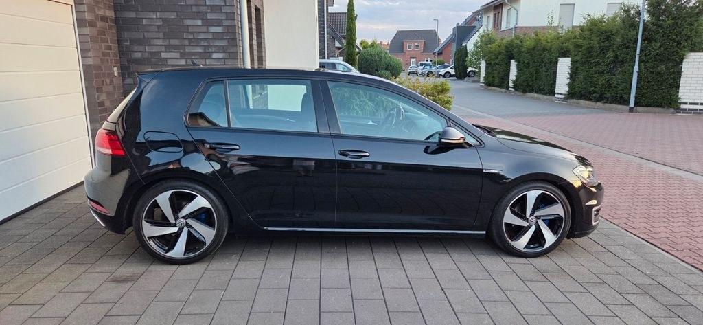 نمای دیگر فولکس واگن گلف e-Golf e-Golf