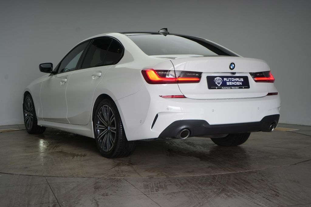 نمای دیگر بی ام و 320 d M Sport لیزر/چرم/HuD/دوربین