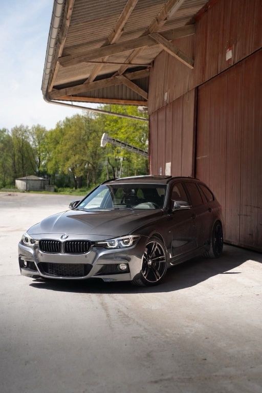 نمای دیگر بی ام و 335d xDrive Touring || M-Sport || Shad...