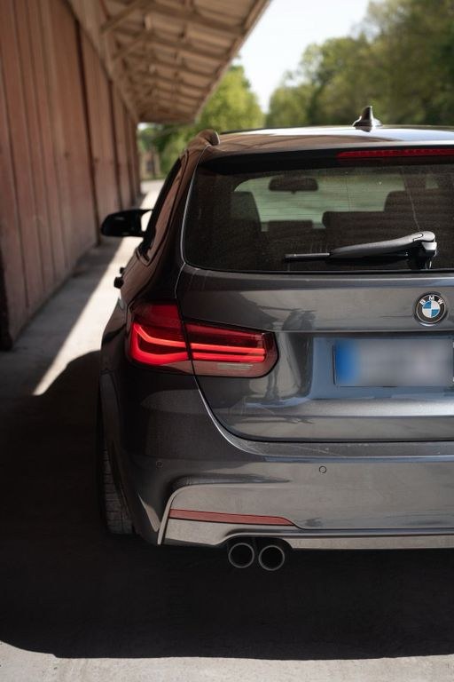 نمای دیگر بی ام و 335d xDrive Touring || M-Sport || Shad...