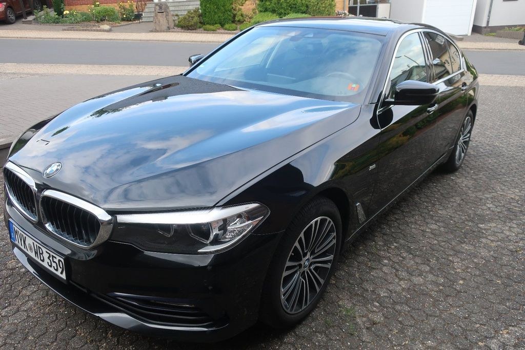 بی ام و 520d اسپرت لاین G30 - اتوماتیک، نیمه چرم...