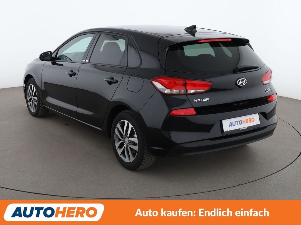 نمای دیگر هیوندای i30 1.4 YES!