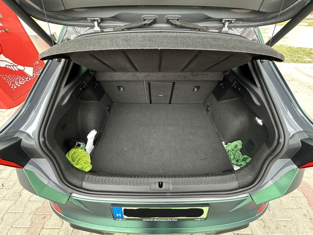 نمای دیگر کوپرا فورمنتور 1.4 e-HYBRID 180kW VZ DSG VZ