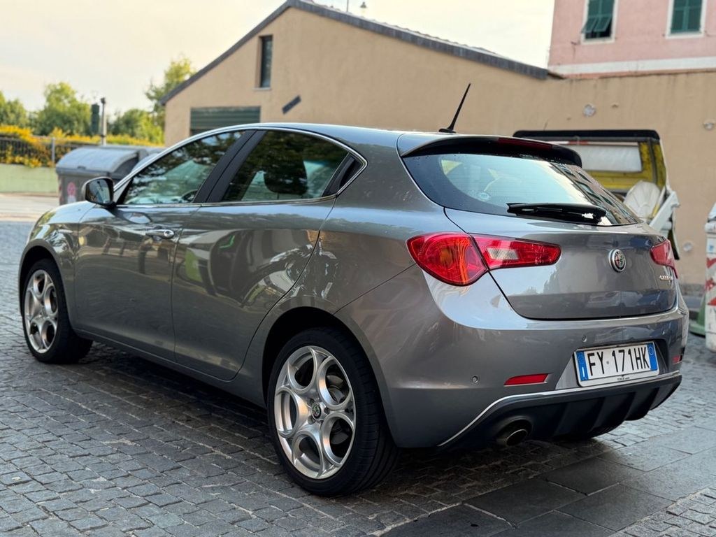 نمای دیگر آلفا رومئو جولیتا 1.4 توربو 120 CV 50.000 km