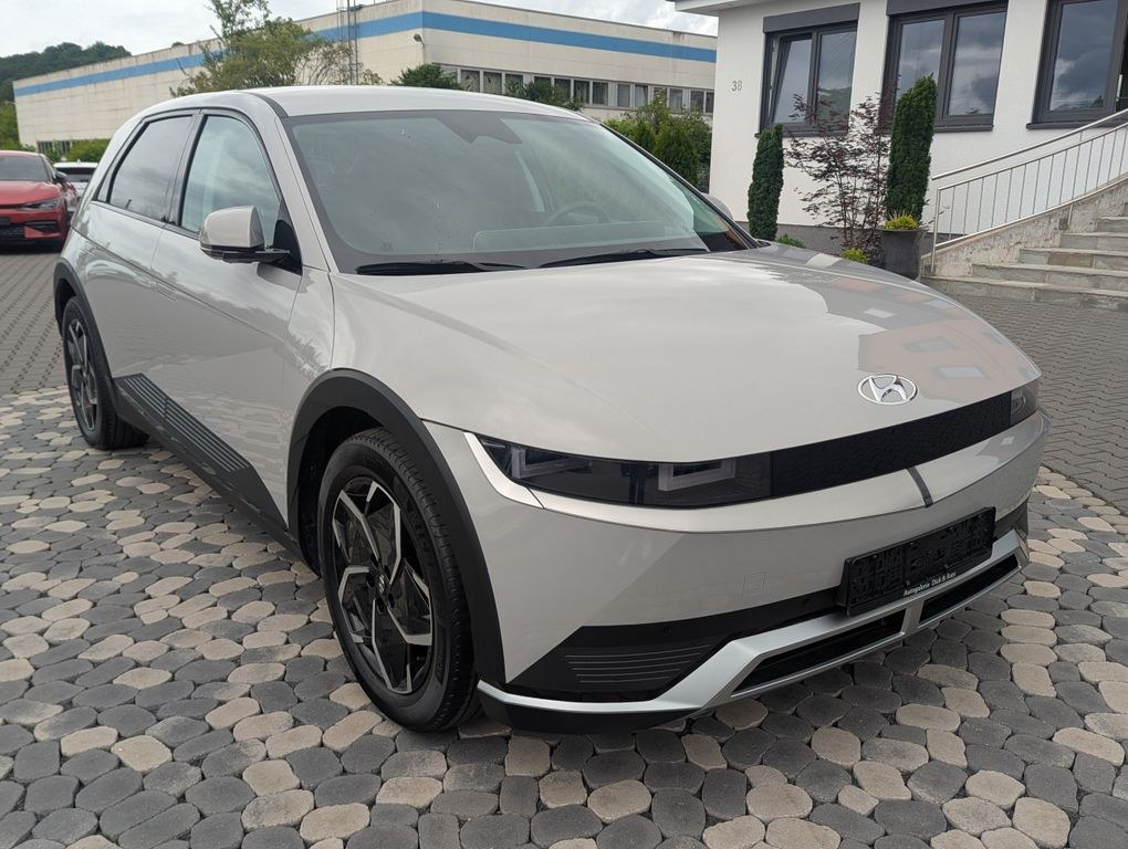 نمای دیگر هیوندای آیونیک 5 تکنیک پیکسل ACC TLEDER فیسلیفت 77KWh