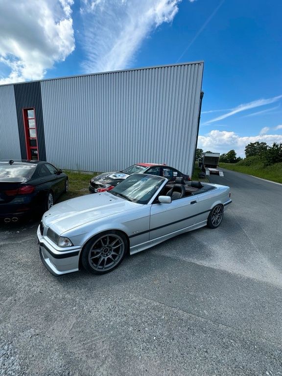 بی ام و E36 325i Cabrio TÜV Arktissilber Leder ZV M50