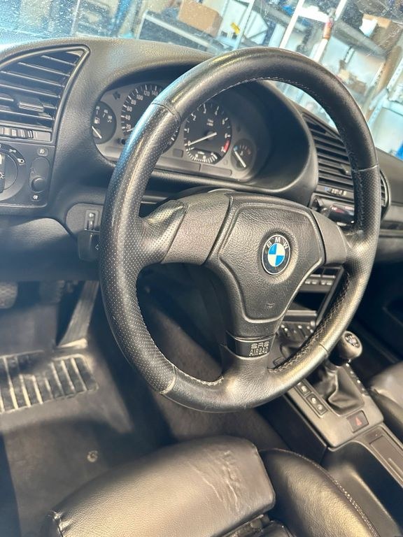 نمای دیگر بی ام و E36 325i Cabrio TÜV Arktissilber Leder ZV M50