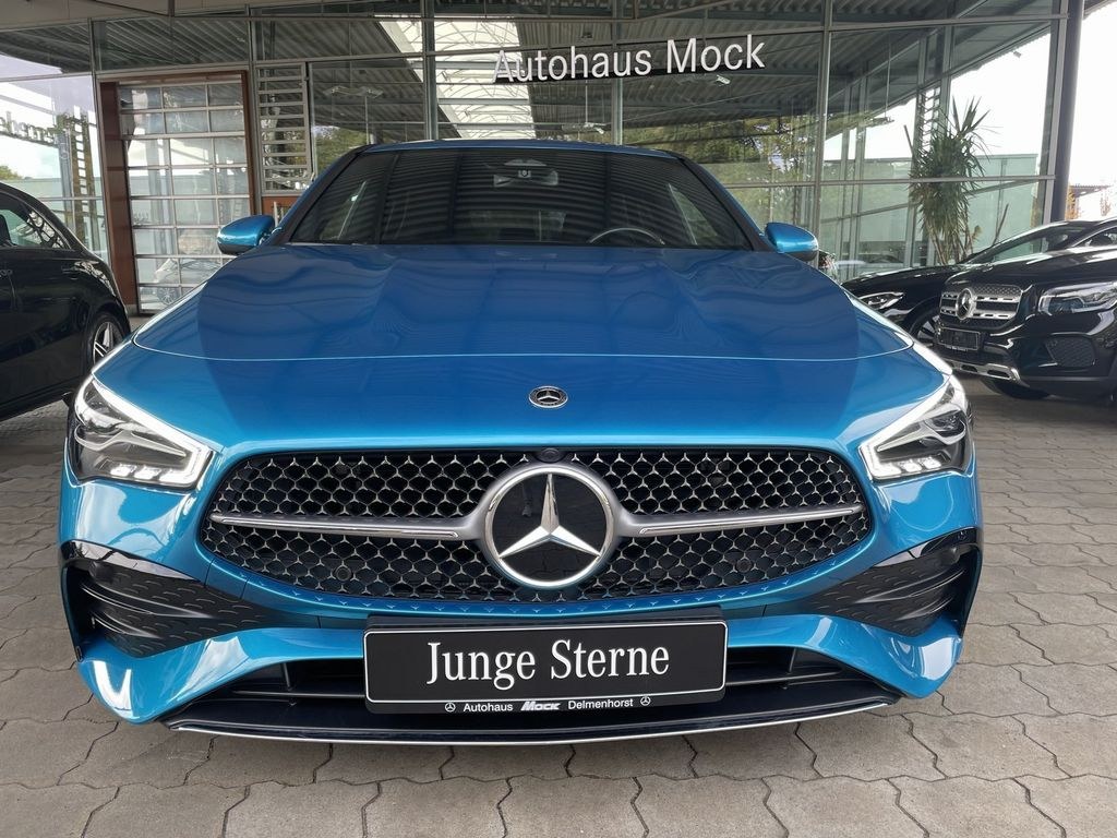 نمای دیگر مرسدس بنز CLA 180 شوتینگ بریک AMG پریمیوم قلاب یدک پکیج زمستانی