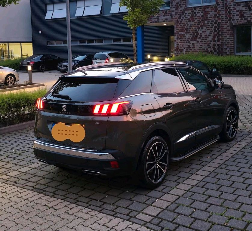 نمای دیگر پژو 3008 2.0 HDi GT