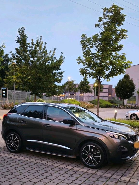 نمای دیگر پژو 3008 2.0 HDi GT