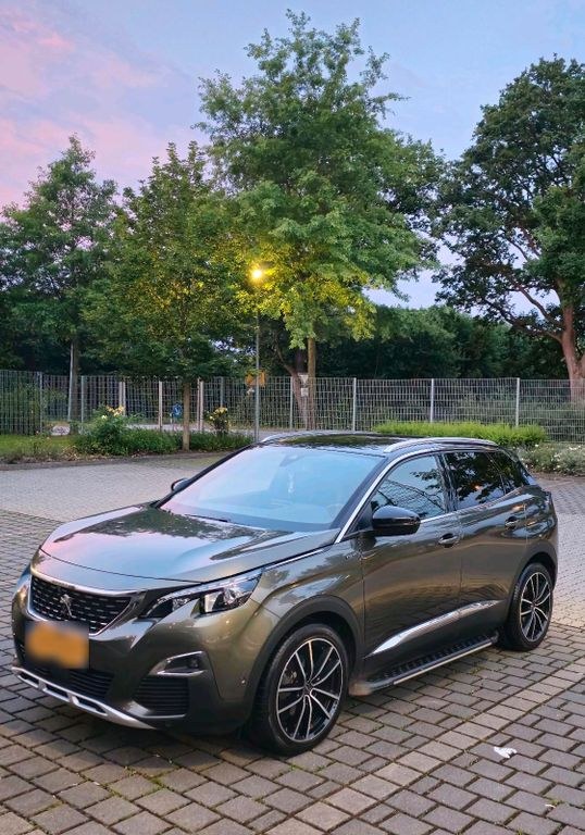 نمای دیگر پژو 3008 2.0 HDi GT