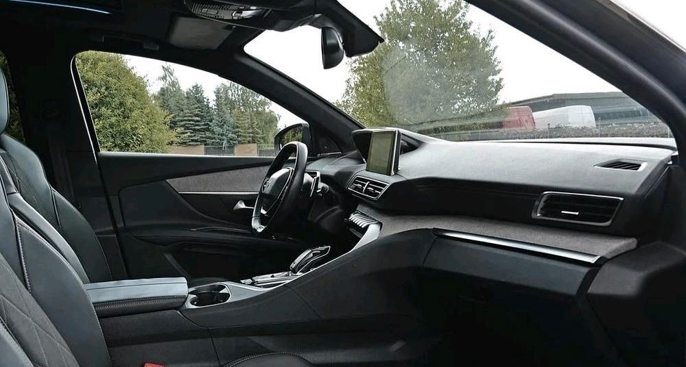 نمای دیگر پژو 3008 2.0 HDi GT
