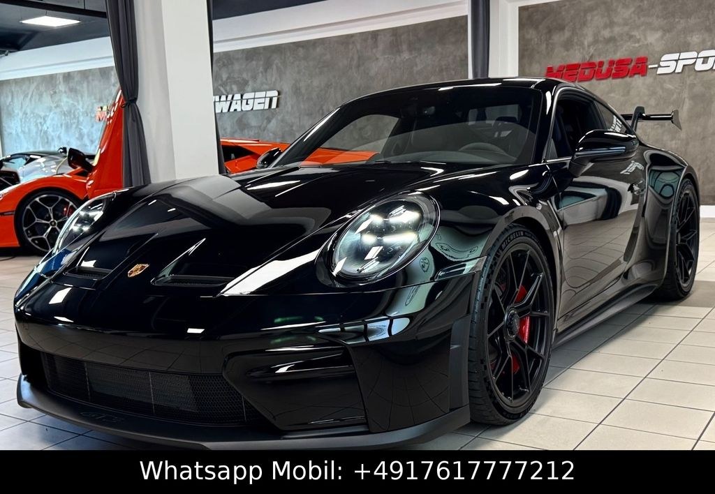 نمای دیگر پورشه 992 GT3 فیسلیفت PDK کلاب اسپرت صندلی کربنی نو