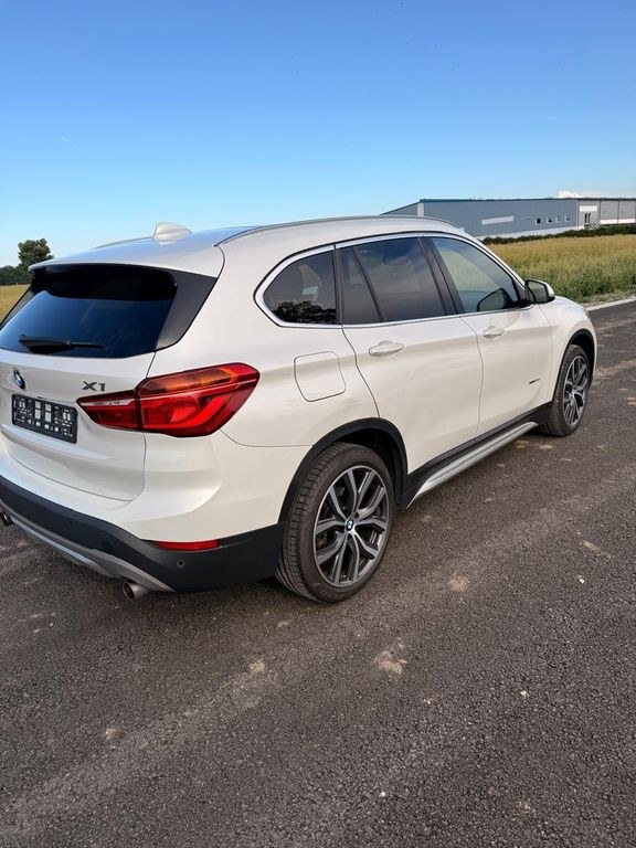 نمای دیگر بی ام و X1 xDrive 25 d xLine- MwsT- قیمت خالص 11,764€