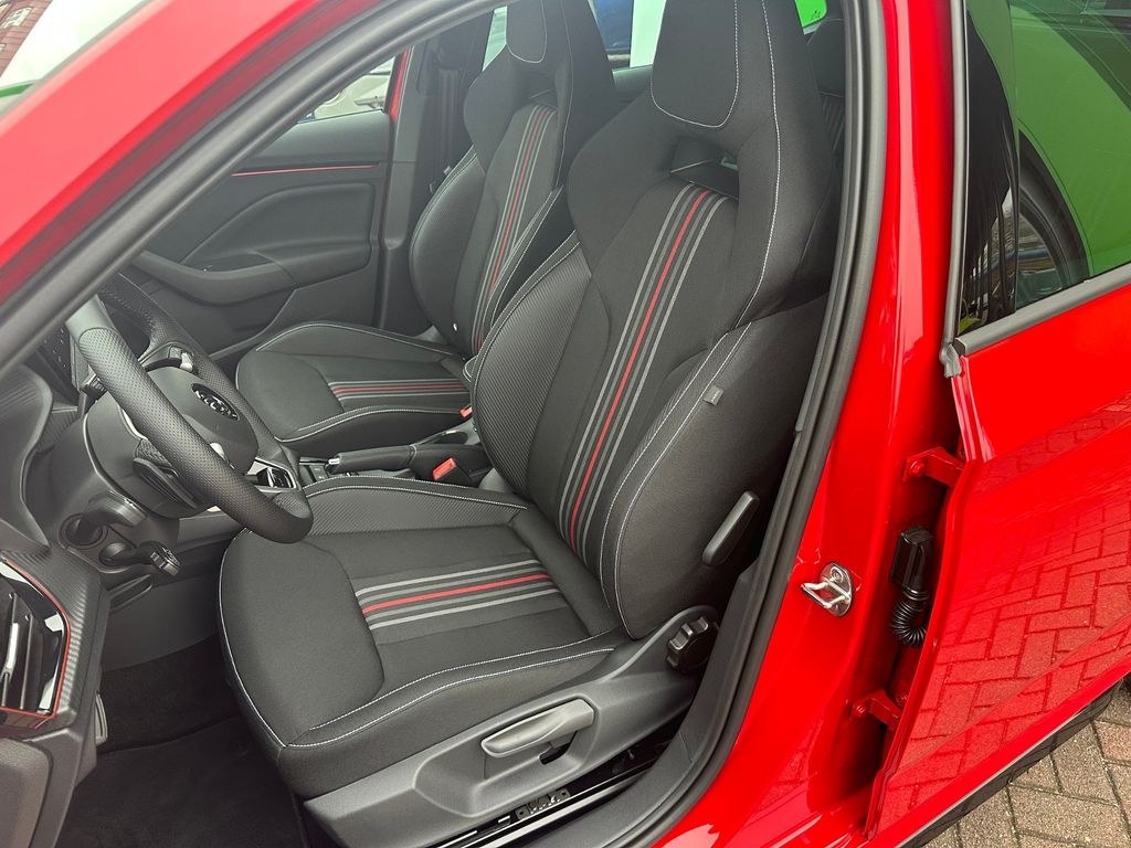 نمای دیگر اشکودا کامیق 1.5 TSI مونت کارلو DSG NAVI ACC PANORAMA