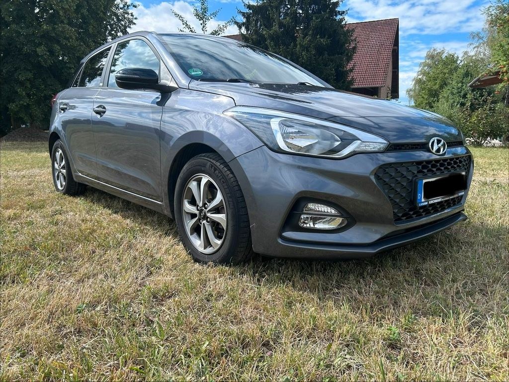 نمای دیگر هیوندای i20