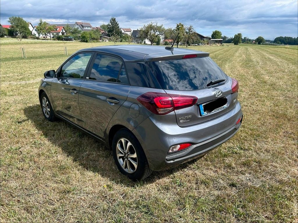 نمای دیگر هیوندای i20