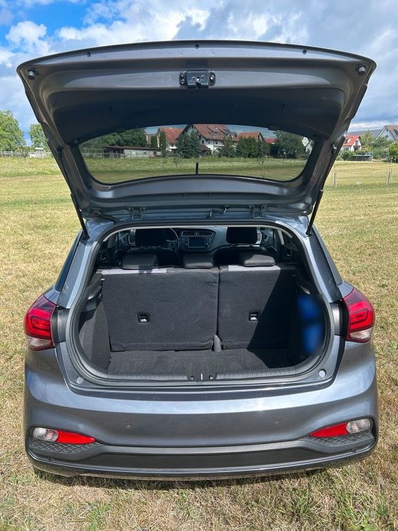 نمای دیگر هیوندای i20