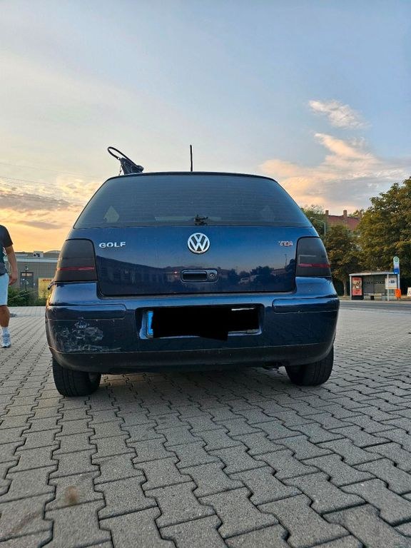 نمای دیگر فولکس واگن گلف 4 1,9TDI EXPORT ممکن