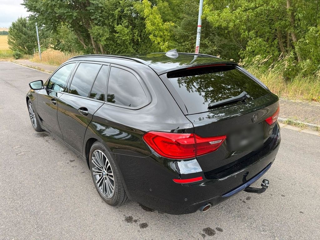 نمای دیگر بی ام و 520d اسپورت لاین / AHK