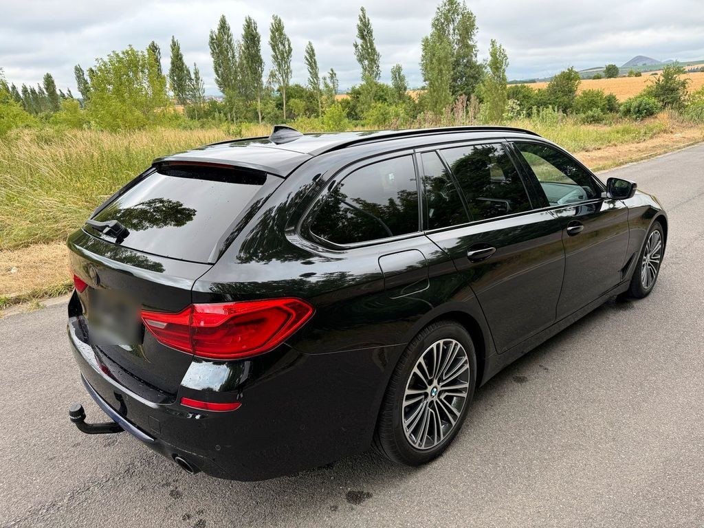 نمای دیگر بی ام و 520d اسپورت لاین / AHK